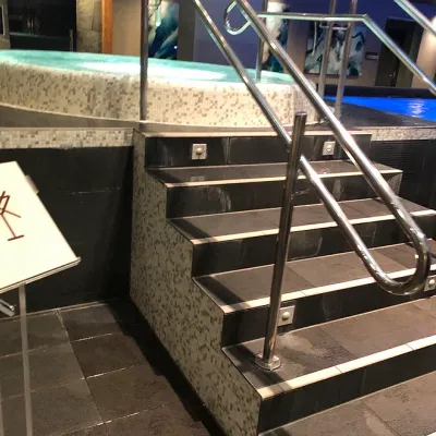 Naturstein, trapper og uteareal